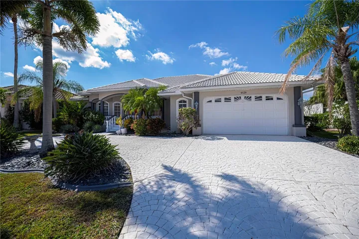 Concrete Stamped Circular Driveway for Ample Parking
