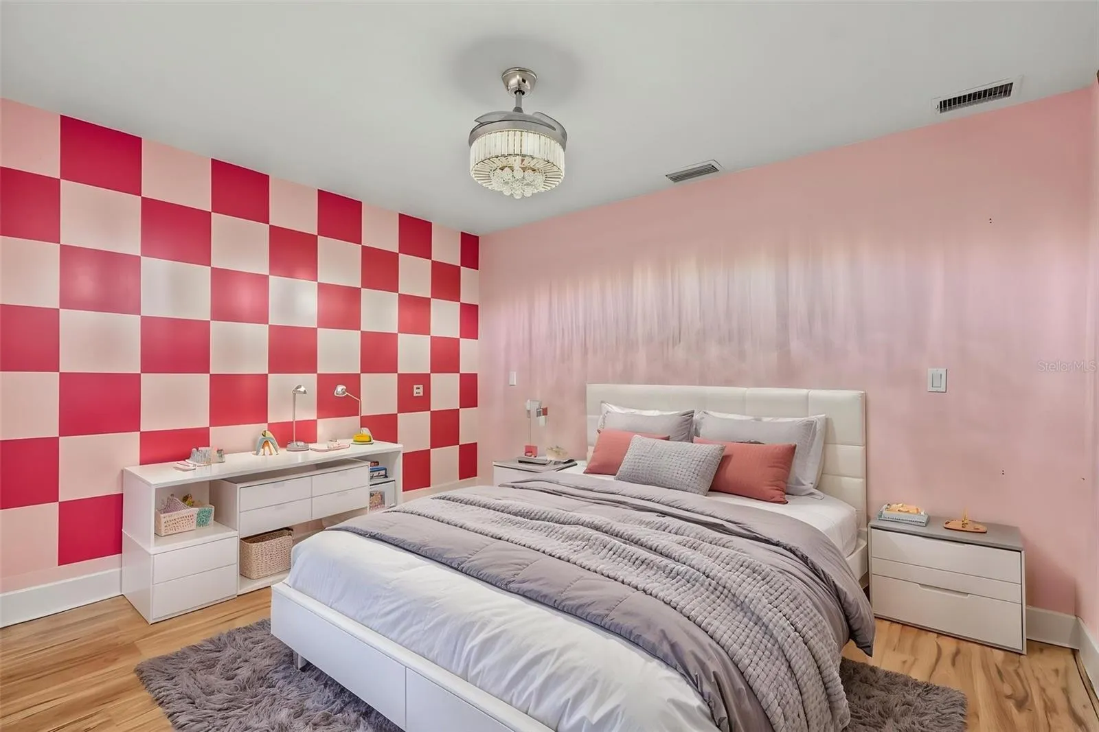 Bonus roomStaged