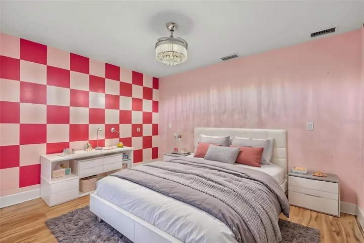 Bonus roomStaged