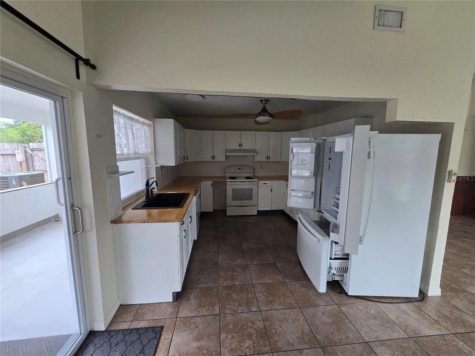 Light and bright kitchen