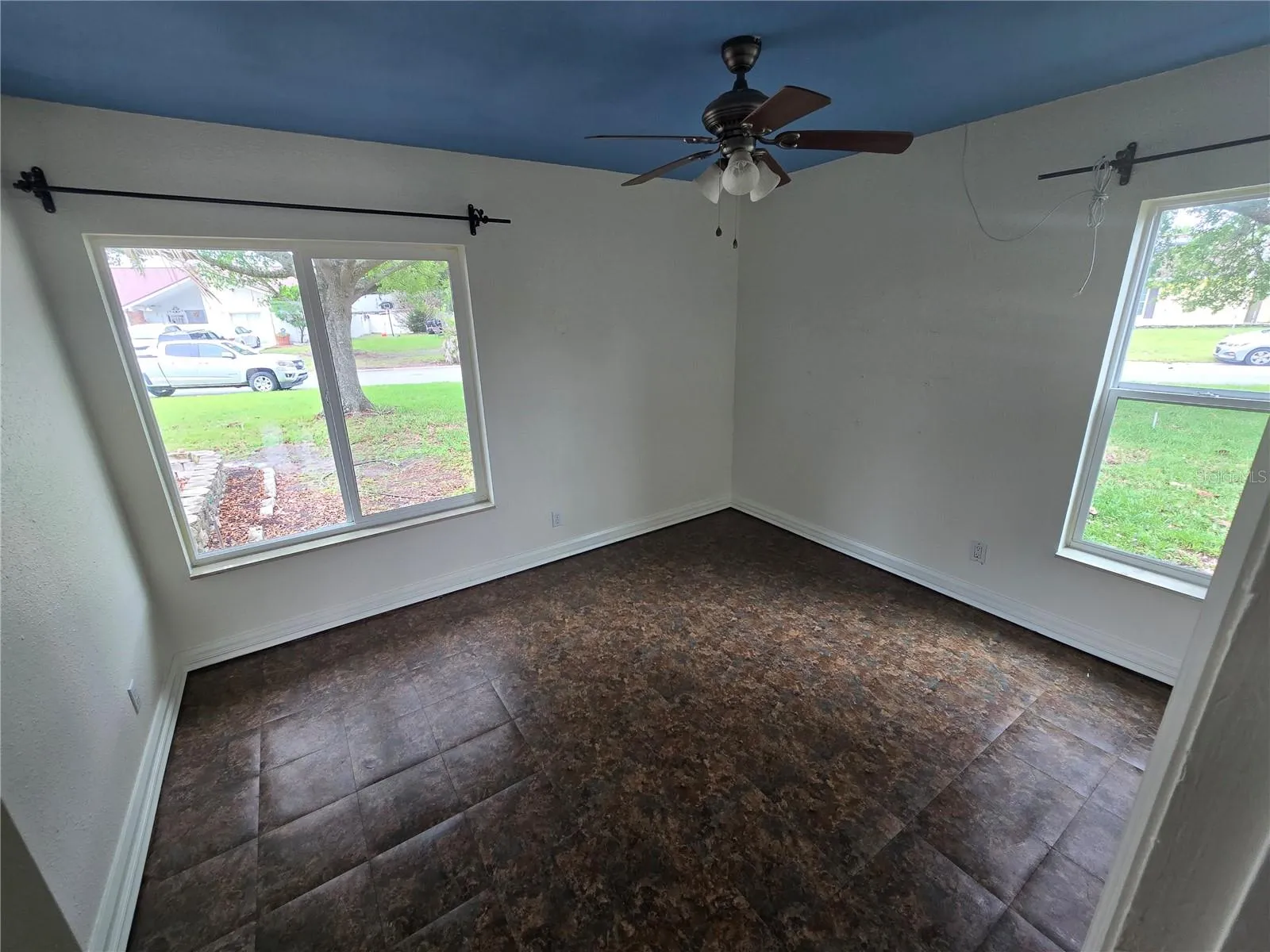 3rd bedroom located at corner of house with lots of light
