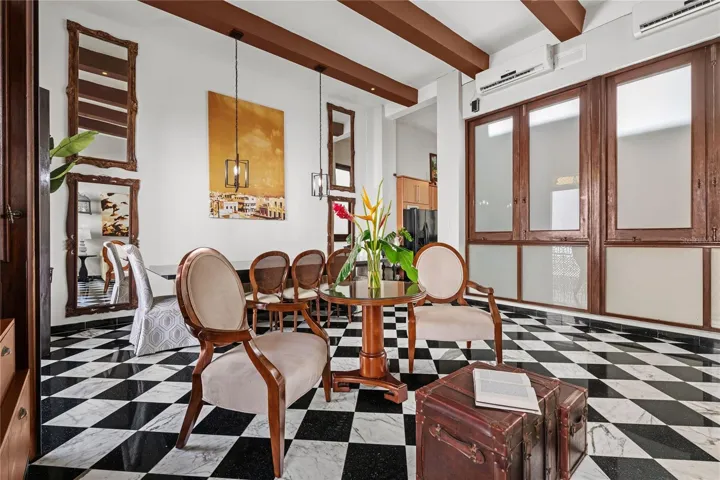 Cond Gaudi - Living Area