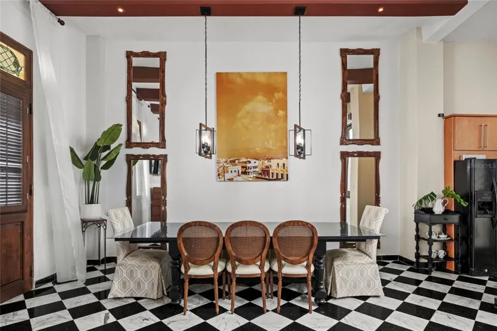 Cond Gaudi - Dining Room