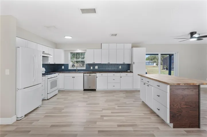 Kitchen with Island, Gas Stove