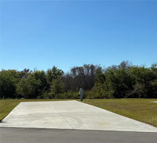 Large space for RV Backs up to trees & privacy