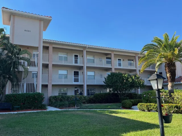 FRONT OF BUILDING 6501