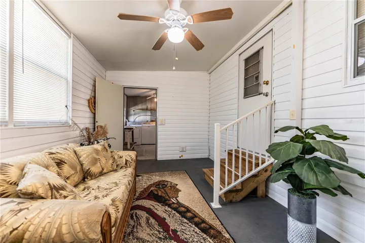 additional sitting area on sun porch