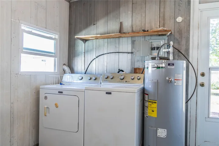 Laundry/storage room