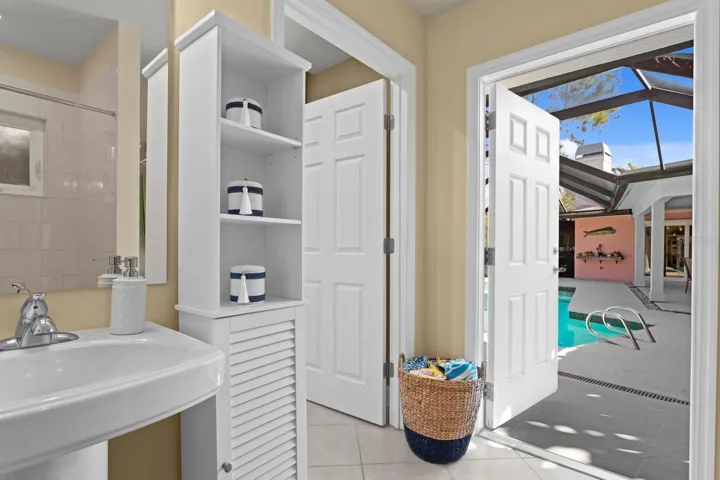 Casita bathroom