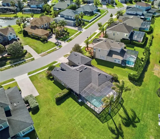 Gated community, close to shopping, great restaurants, grocers, Dr's, Hospitals, and quick access to I-4, 417 and 429!  Making this location roughly 40 minutes to downtown Orl, MCO, or NSB!