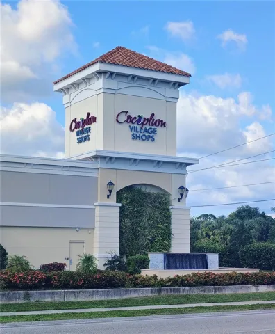 Coco Plum Plaza Nearby