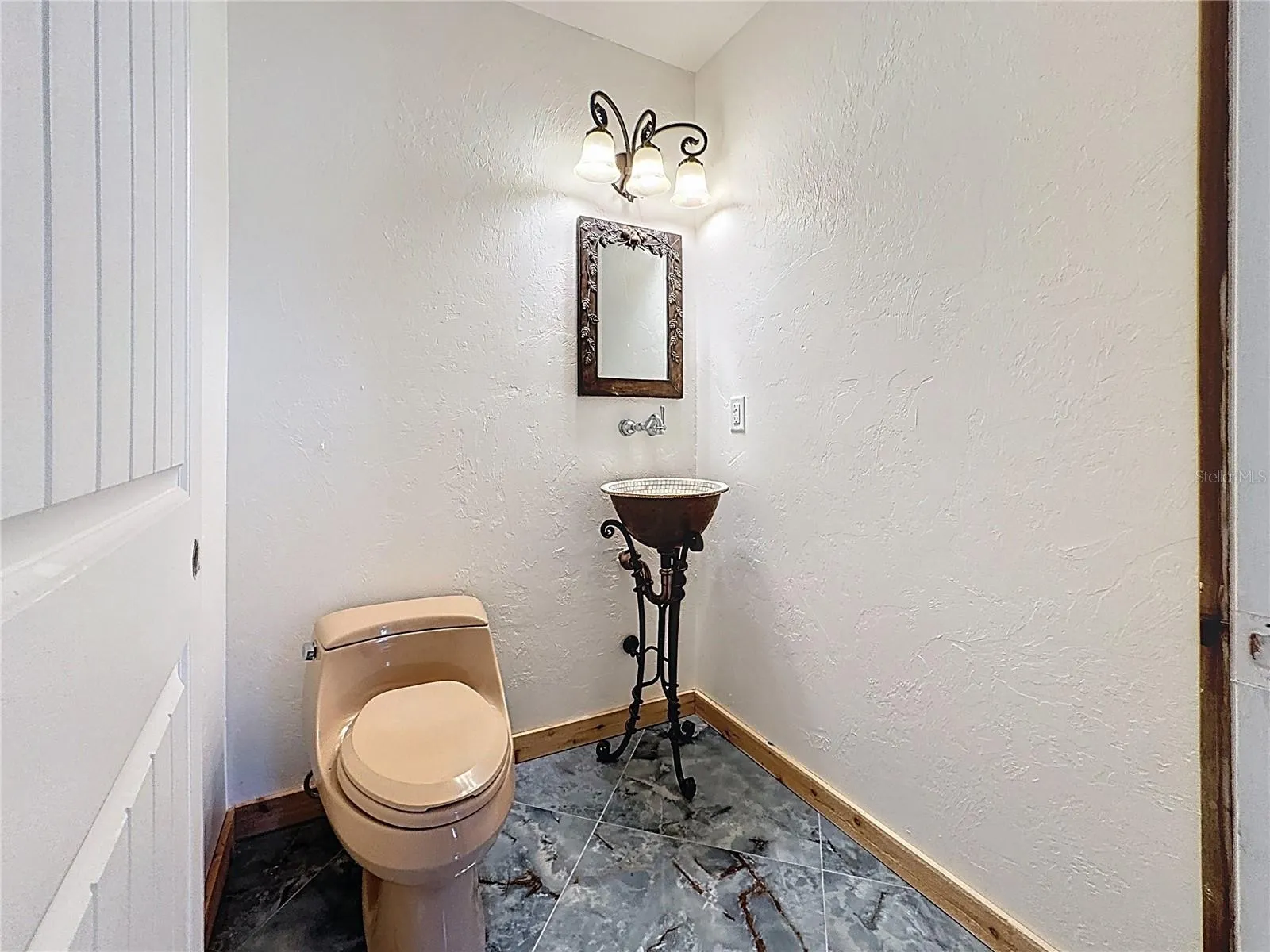 1/2 Bath w/ New Tile