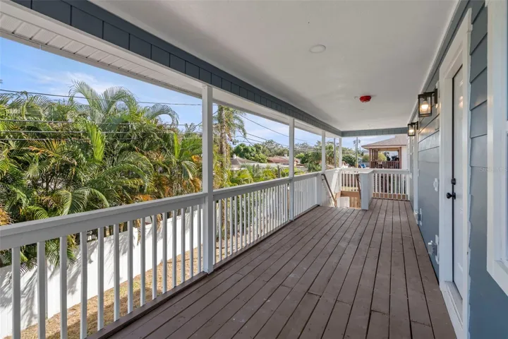 Upstairs Porch/Deck