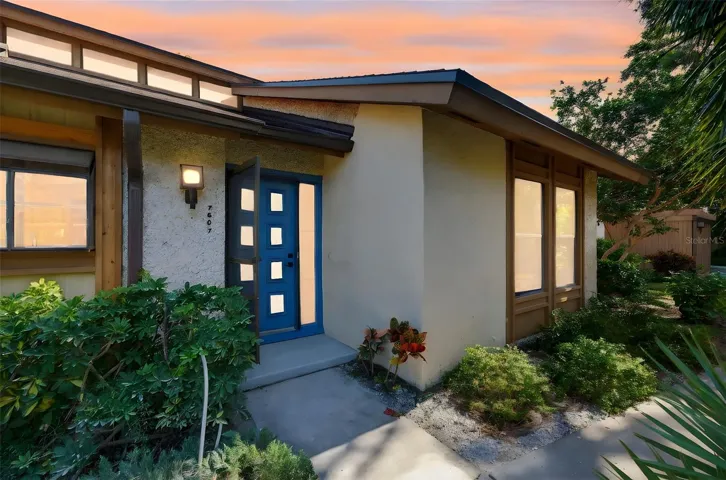 Welcome to this cozy home