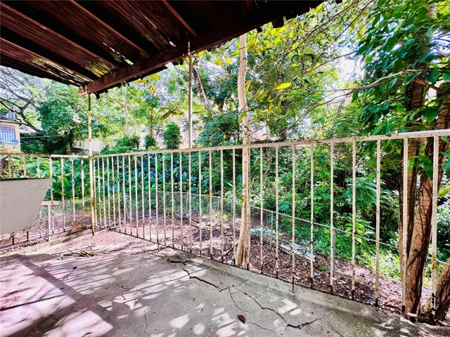 balcony /laundry area