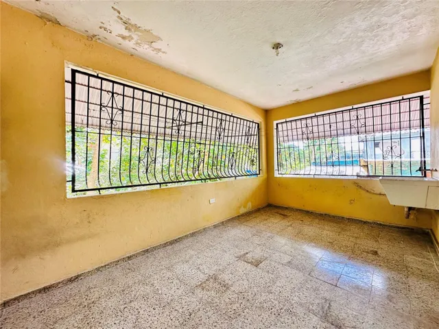 indoor terrace/laundry