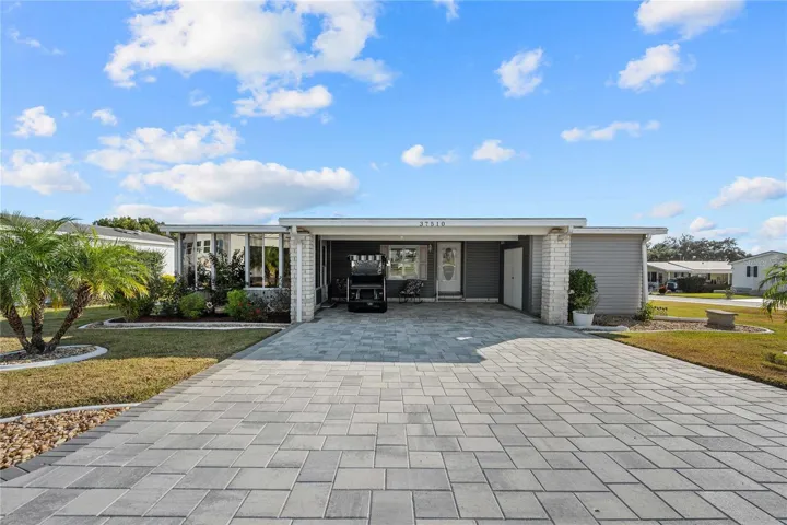 Welcome to Grand Horizons 55+ gated commmunity.