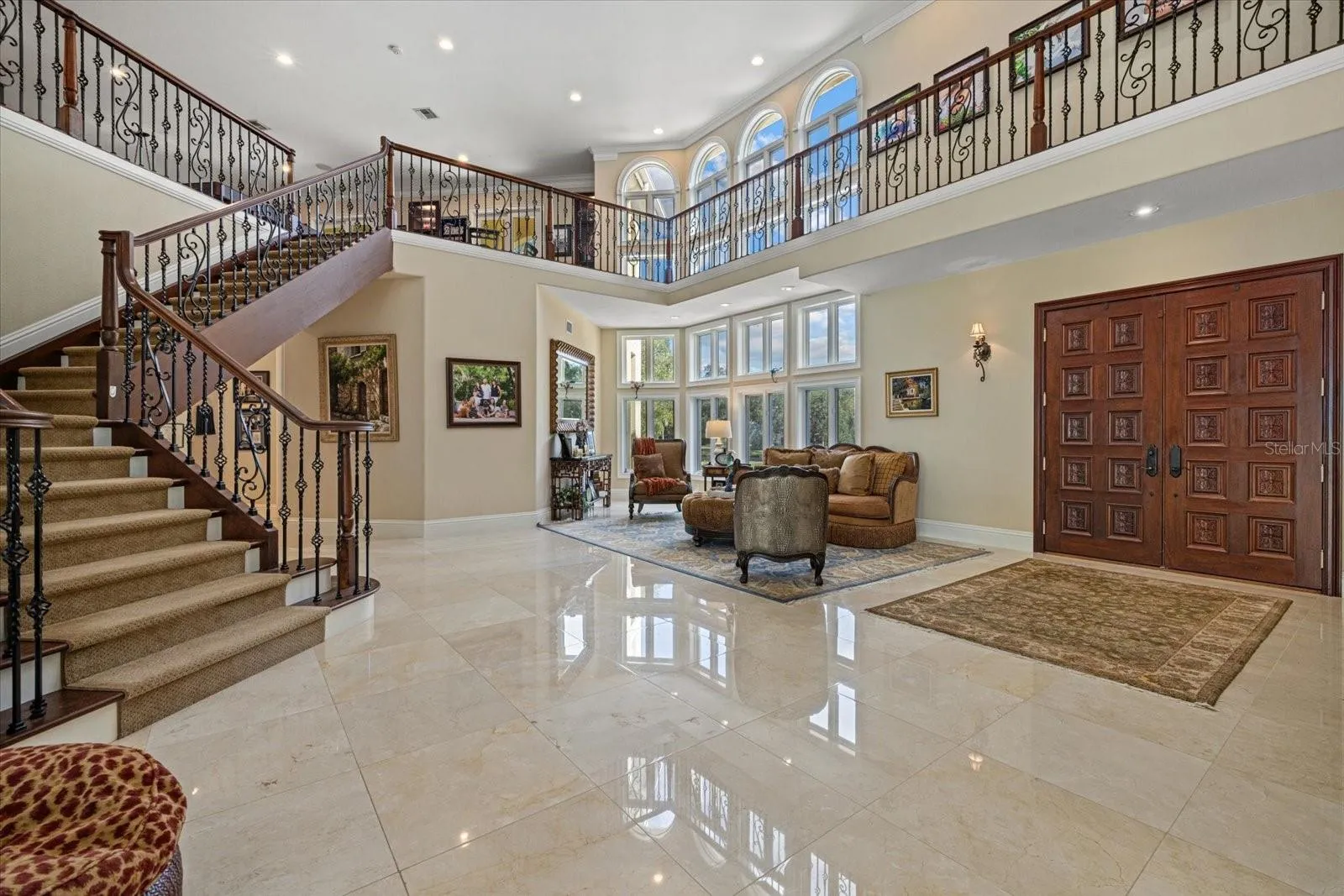 Front Entrance/Living Room/1 set of stairs