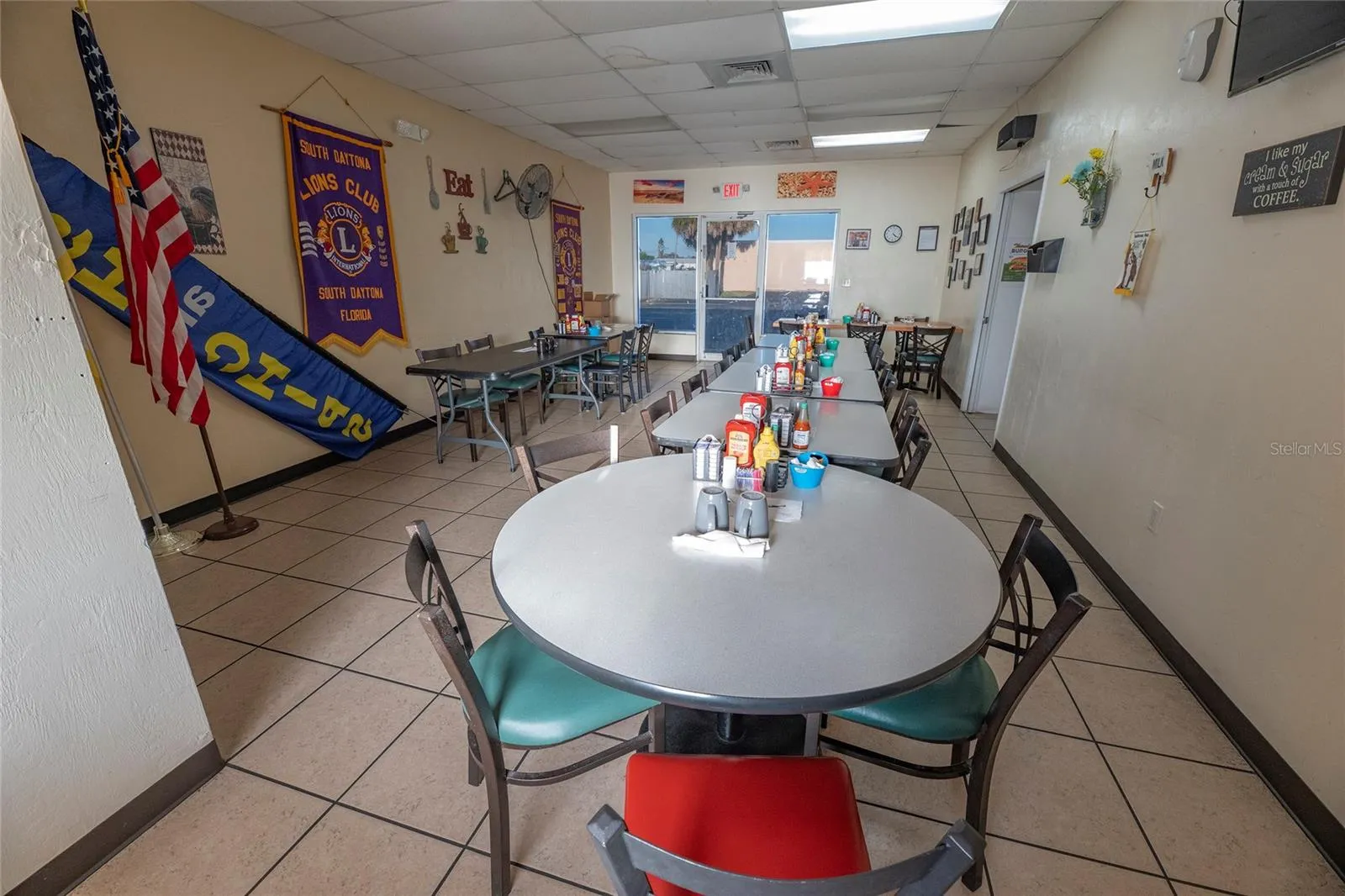 Meeting Rm & Over flow seating