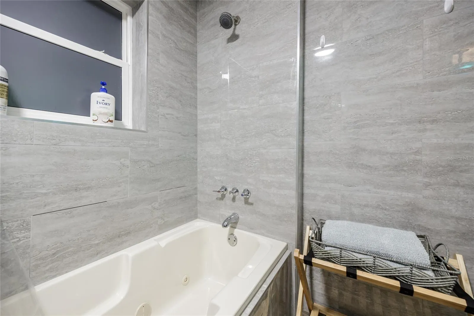 cottage bathroom