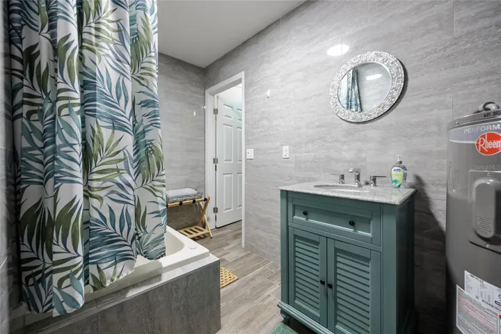 cottage bathroom