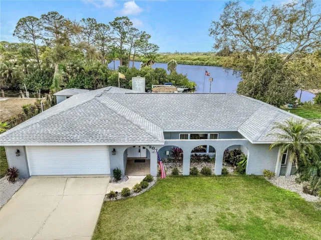3 bedroom, 2 bathroom block home on the water! DOCK & BOAT LIFT.