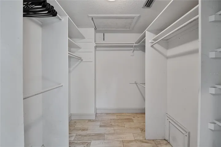walking Closet