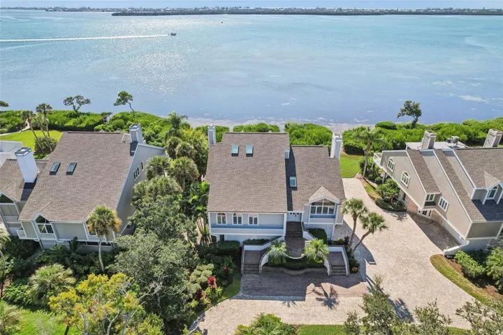Front w/ Sarasota Bay in the backyard