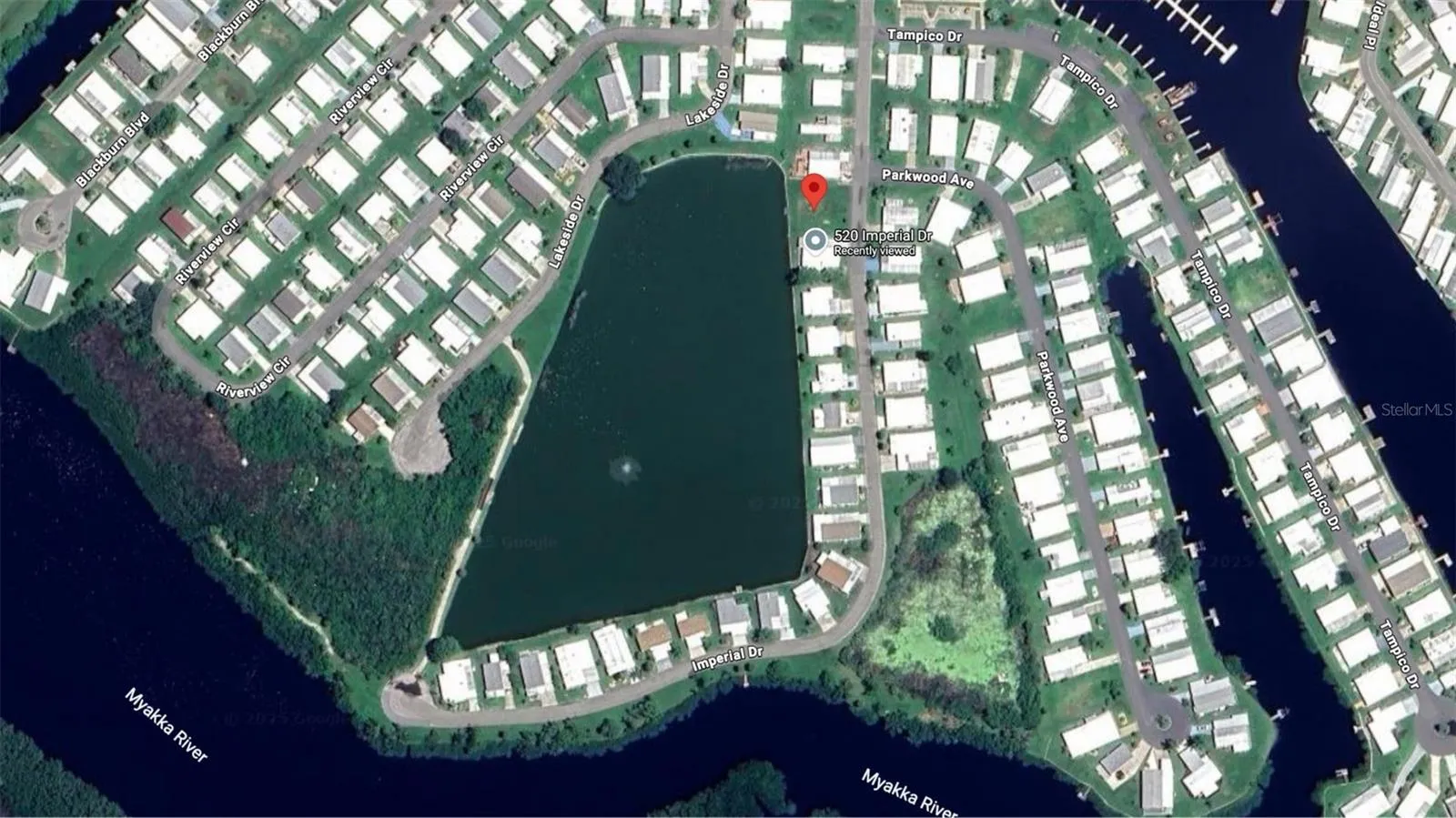 Vacant lot backs to Imperial Lake