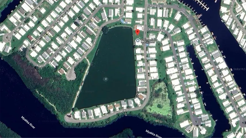 Vacant lot backs to Imperial Lake