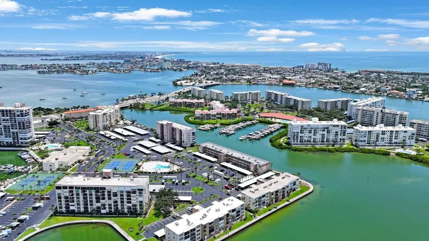 Bay Island Complex