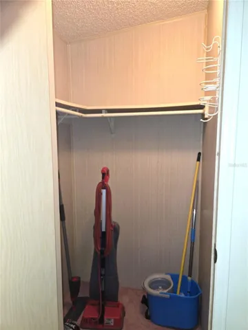 Guest Bedroom closet of 4x4