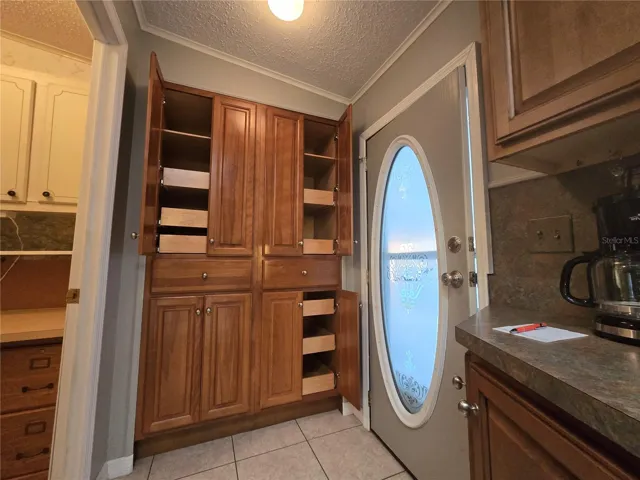 Amazing Pantry with pull-outs