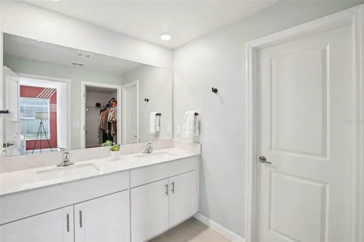 En Suite Bathroom w/ Double Sinks