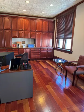 2nd Executive Office 266 sf