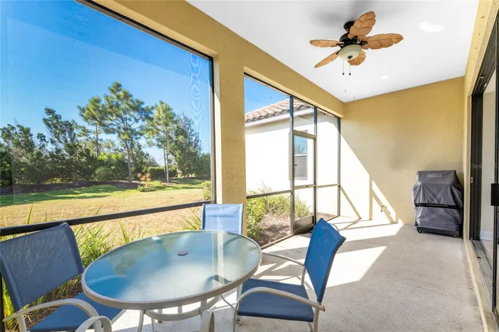 Lanai w/ sliding glass pocket doors