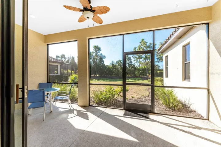 Lanai w/ sliding glass pocket doors