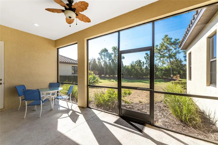 Lanai w/ sliding glass pocket doors