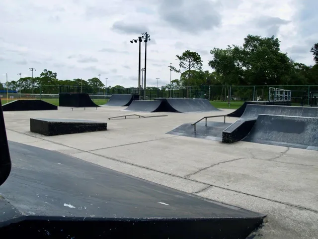 Skate and bicycle park