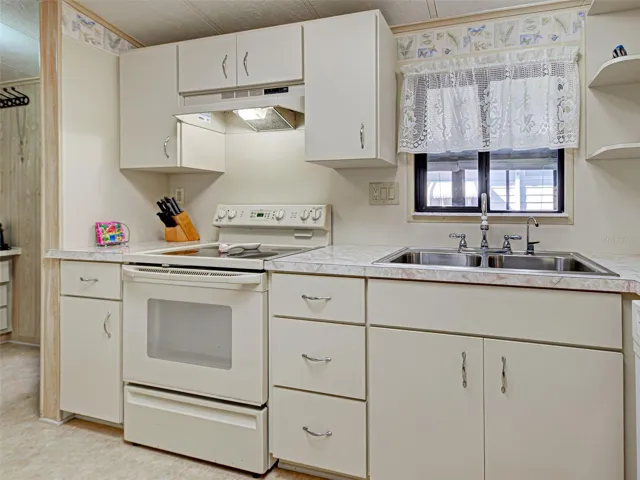 GREAT CABINET SPACE!