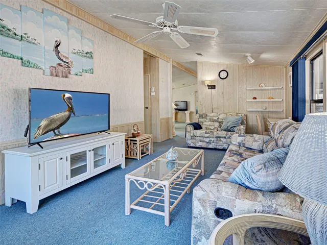 SEPERATE FAMILY ROOM!