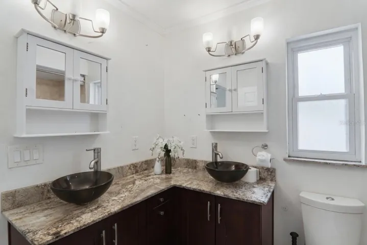 Masterbathroom vanity with double sink