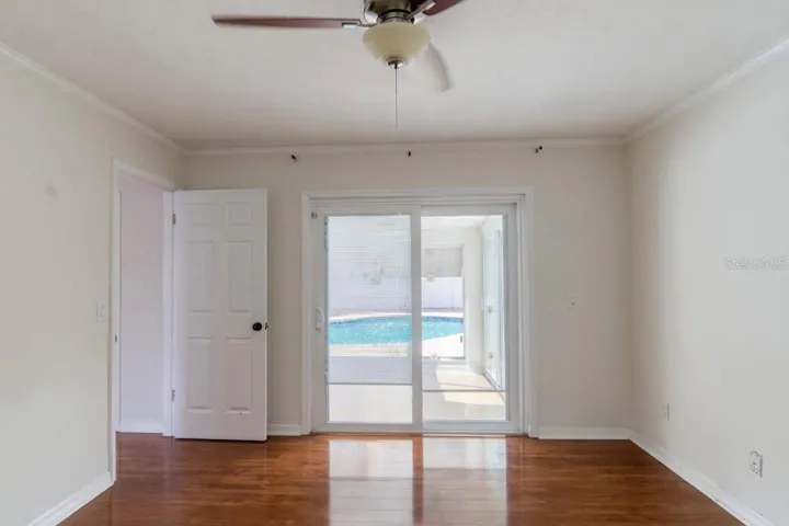 Masterbedroom with pool view