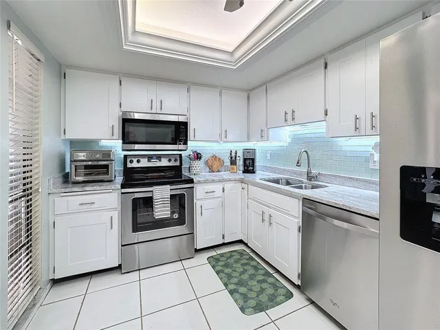 Remodeled Kitchen w/ Stainless Steel Appliances