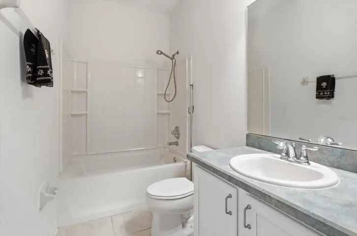 Guest Bath with tub and shower combo with moen tixures