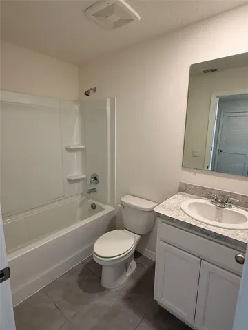 Full bathroom 2