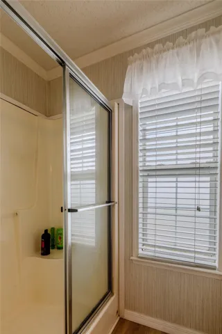 EN SUITE BATHROOM W TUB AND SEPARATE SHOWER