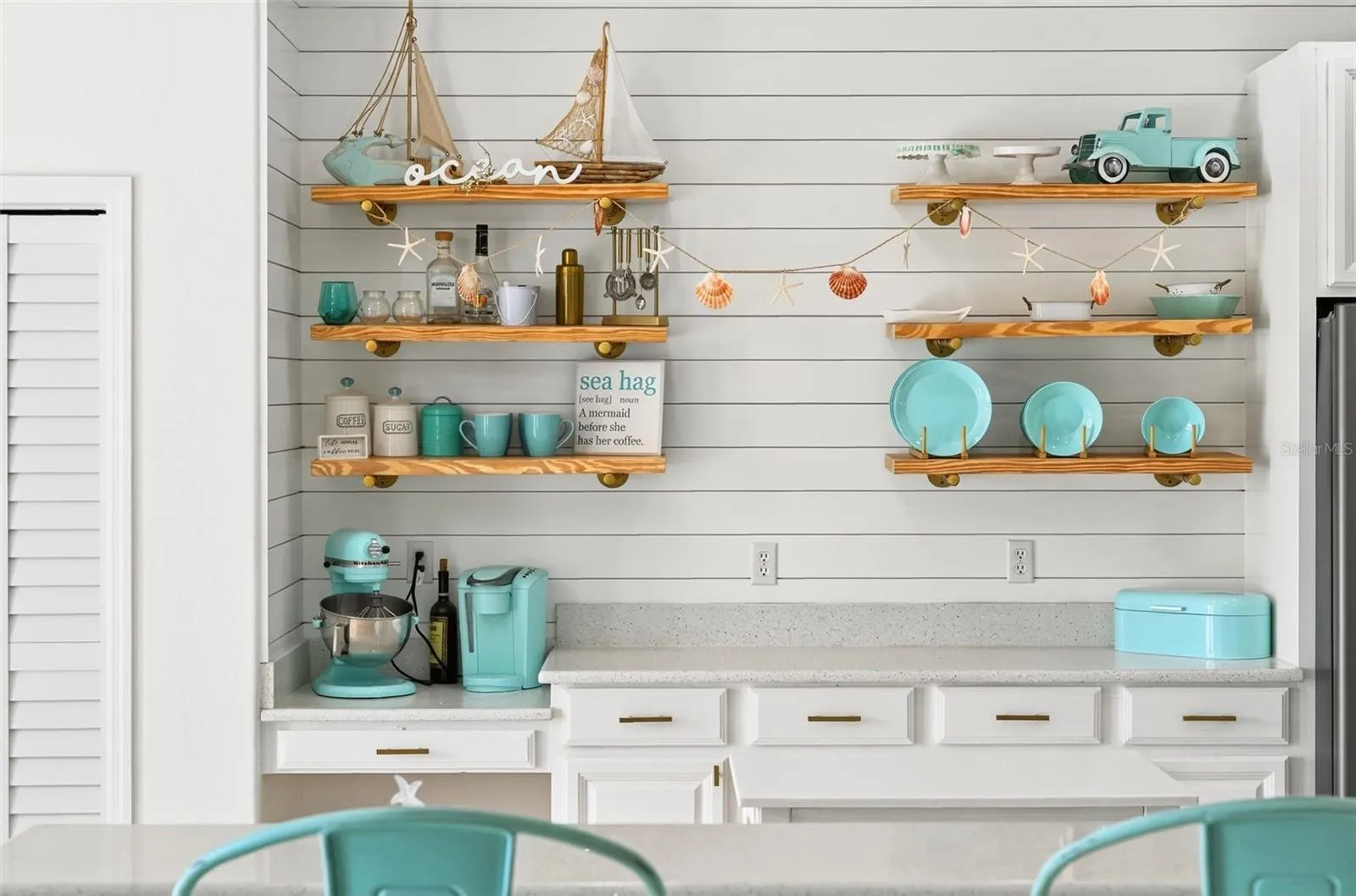 No need to hide your dinnerware or glasses with the open shelving.
