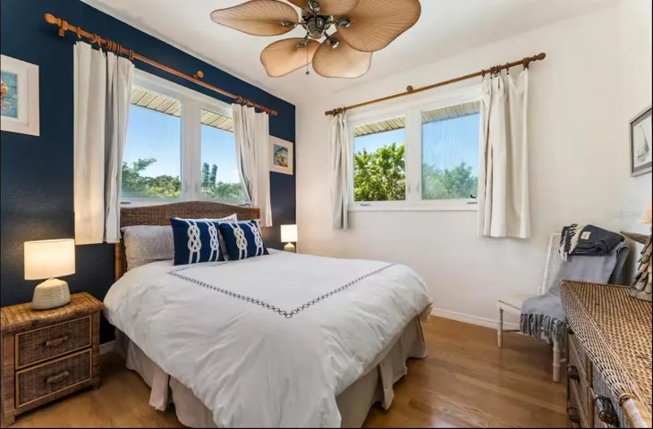 Queen bed in apt above garage. Black out shades throughout.