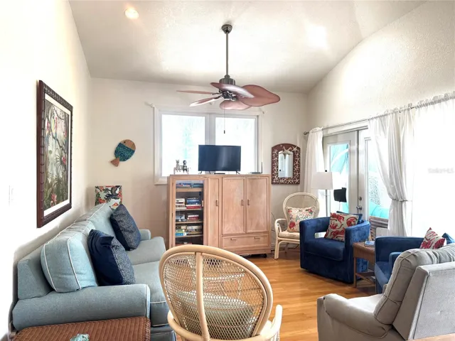 Apt above garage